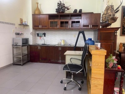 Bán nhà mặt phố q.9, 55m , 3 tầng, 4pn, 5.9 tỷ, sổ hồng 2
