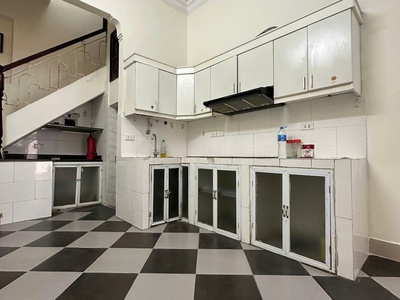 Cho thuê nhà ngõ bùi xương trạch, 3 tầng x 38m2, 2 ngủ, 3 wc, 8 triệu ở 6 em sinh viên 2