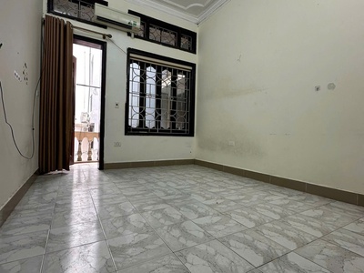 Cho thuê nhà ngõ bùi xương trạch, 3 tầng x 38m2, 2 ngủ, 3 wc, 8 triệu ở 6 em sinh viên 3