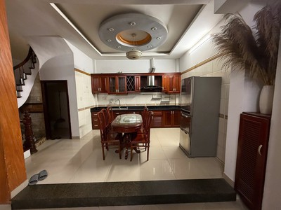 Cho thuê nhà ngõ 850 láng, 5 tầng x 45m2, mt5m, 7 ngủ, 20 triệu ở nhóm,  chdv... 1