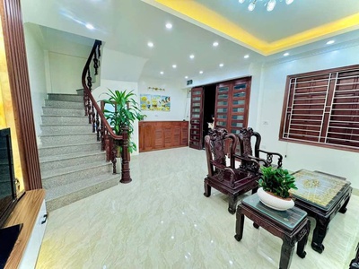 Cần bán nhà riêng chính chủ 5 tầng ngõ 318 La Thành giá 8.5 tỷ 0