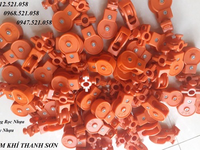 Cung cấp: Puly kéo cáp, Ròng rọc nhựa mầu Vàng 0913521058 móc treo ròng dọc, puly nhựa treo dây cáp 0