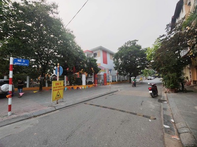 Bán nhà thạch bàn 28 tỷ 100m lô góc 2 mặt tiền kinh doanh,long biên 2