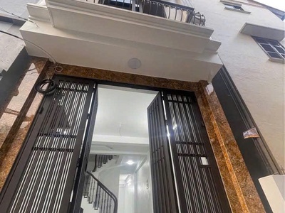 Chính chủ cho thuê nhà nguyên căn 6 tầng có thang máy 0