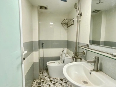 Cần bán 30m2 nhà 4 tầng mặt phố Nguyễn Thời Trung. Vị trí đẹp, kinh doanh, văn phòng, công ty 3