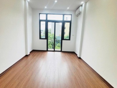 Bán nhà 6 tầng, 40m2, mặt tiền 4m, 50m ra đường Ngọc Hồi, ô tô vào nhà 2