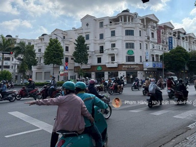 Cho thuê nhà mặt tiền nguyễn thái sơn, phường 4, gò vấp   vị trí cực đẹp, 1 trệt, 6 lầu   có thang 4