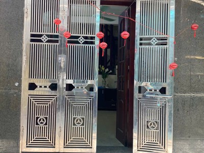Cho thuê nhà trong ngõ đê trần khát chân, 60m2, 2.5 tầng, 3pn, 2 wc, 8 triệu 0