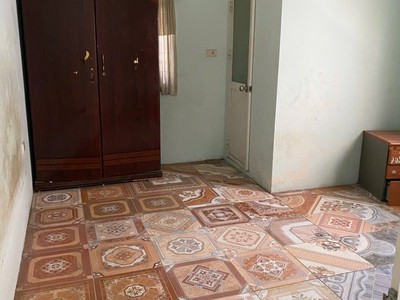 Cho thuê nhà trong ngõ đê trần khát chân, 60m2, 2.5 tầng, 3pn, 2 wc, 8 triệu 3