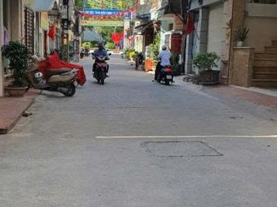 Chính chủ cho thuê mặt sàn tầng 1 làm văn phòng - cửa hàng kinh doanh 2