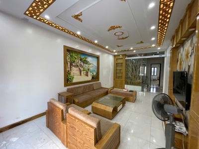 Cho thuê nhà mặt phố Văn Cao, DT: 85m2, 4 ngủ khép kín. 3