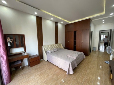Cho thuê nhà mặt phố Văn Cao, DT: 85m2, 4 ngủ khép kín. 5