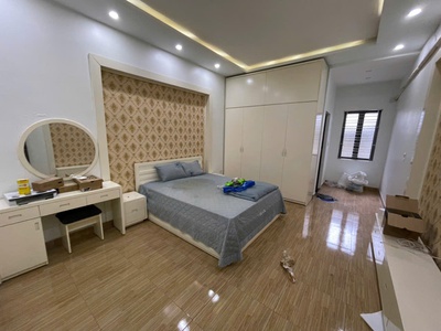 Cho thuê nhà mặt phố Văn Cao, DT: 85m2, 4 ngủ khép kín. 6