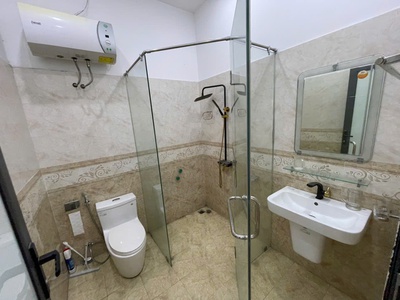 Cho thuê nhà mặt phố Văn Cao, DT: 85m2, 4 ngủ khép kín. 1