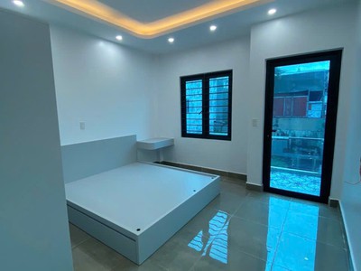 Cho thuê nhà mặt đường Nguyễn Lương Bằng, TP HP mới, 250m2/sàn, mặt tiền 10m, KD tốt 3