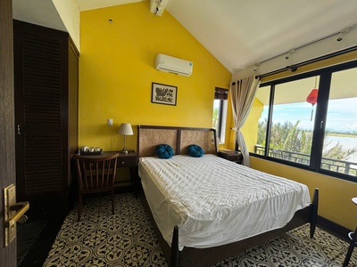 Villa mt Nguyễn Tri Phương - ngay ven sông lớn Thu Bồn cần bán 1