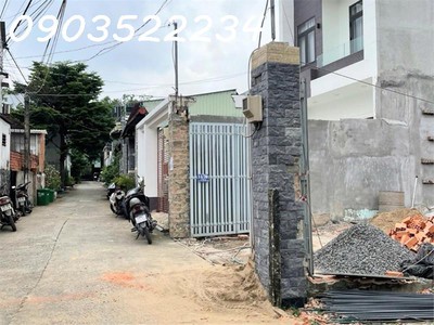 Bán đất tặng nhà cấp 4   ngang 5m   đường xe hơi, sát vinhomes, khu cnc   giá chỉ nhỉnh 4 tỷ 3
