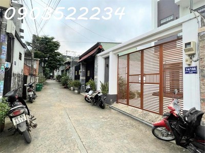 Bán đất tặng nhà cấp 4   ngang 5m   đường xe hơi, sát vinhomes, khu cnc   giá chỉ nhỉnh 4 tỷ 2