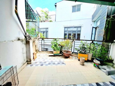 Nhà hnb rất đẹp, sát etown ch, 3 lầu đúc, 43m  3pn, chỉ 5m ra hẻm ô tô 4