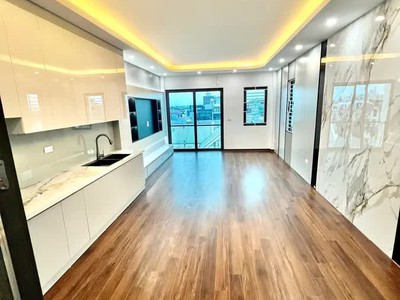 Nhà mới ô tô 7 chỗ vào nhà  6 tầng bát khối 47 m2 x mặt tiền 4.2m, 9.5 tỷ long biên. 3