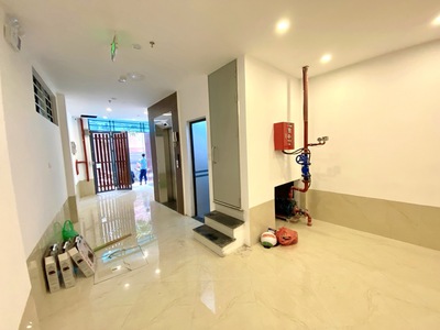 Bán ccmn lạc long quân, tây hồ, 50m2, 7 tầng, mt 4m, chỉ 18.5 tỷ 2