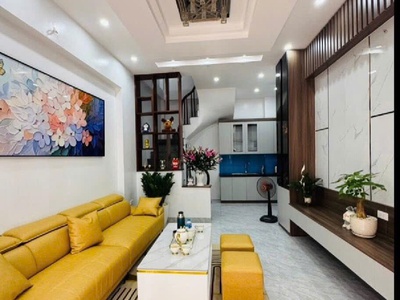 Ban nhà trung tâm huyện , ngõ nông ô tô đỗ cửa 40m/ 5 tầng chỉ 4 tỷ 1