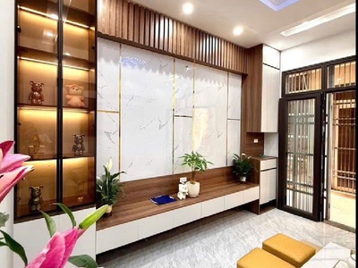 Ban nhà trung tâm huyện , ngõ nông ô tô đỗ cửa 40m/ 5 tầng chỉ 4 tỷ 2