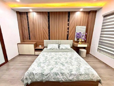 Ban nhà trung tâm huyện , ngõ nông ô tô đỗ cửa 40m/ 5 tầng chỉ 4 tỷ 3