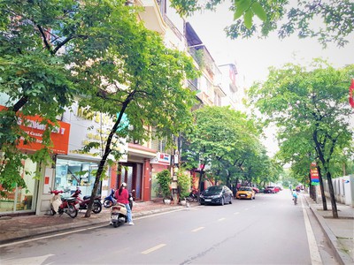 Bán nhà hoàng cầu   ngõ nông   phía quận ủy   ô tô dừng đỗ   52m  x 5t   mặt tiền 4m   18,6 tỷ 2