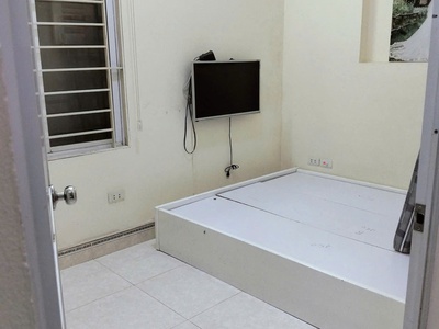 Cho thuê nhà nguyên căn ngõ 211 khương trung,  45m2 x 3 tầng, 3 ngủ, 12 triệu ở 4 người 2