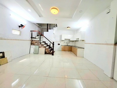 Nhà hnb rất đẹp, sát etown ch, 3 lầu đúc, 43m  3pn, chỉ 5m ra hẻm ô tô 2