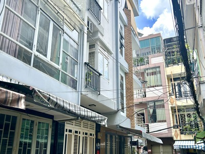 Bán nhà 3 tầng, 2 phòng ngủ, q.4, giá 6.9 tỷ - vị trí vàng, sổ hồng chính chủ 1