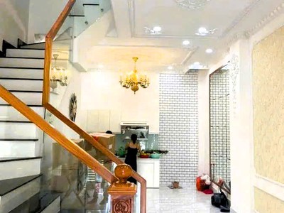 Bán nhà linh đông gần vành đai 2, 4pn, hẻm xe hơi, nhà mới 90 1