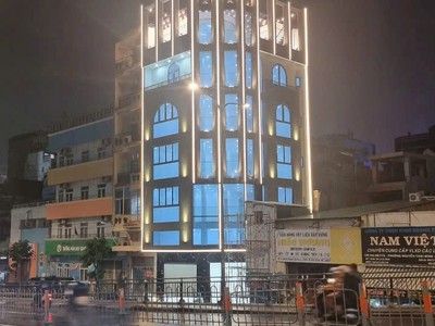 Góc 2 mặt tiền 14-16 calmette, quận 1, 7 tầng thang máy hđt 90tr/ tháng 0
