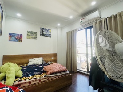 Bồ đề ngõ thông gần ô tô nội thất tiền tỷ bán gấp chỉ hơn 5 đ 1