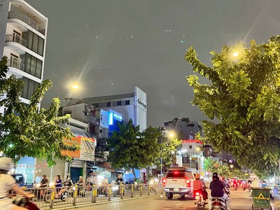 Nhà phố tốt nhất quận 10 hầm 6 tầng 237-239 lý thái tổ p9 quận 10 2