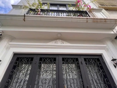 Nhà đẹp dân xây 5 tầng thang máy phố trường lâm 52 m2 x4.7m, 10.2 tỷ long biên.ô tô đỗ cửa. 0