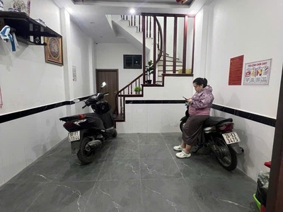 Nhà đẹp cầu diễn   35m  x 5 tầng   ô  tô tránh 5m - giá 7,7 tỷ   cho thuê full 30tr/thang 4
