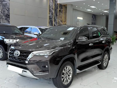 Bán Toyota Fortuner 2 cầu máy xăng, sản xuất 2021, lăn bánh 3 vạn Km. 1