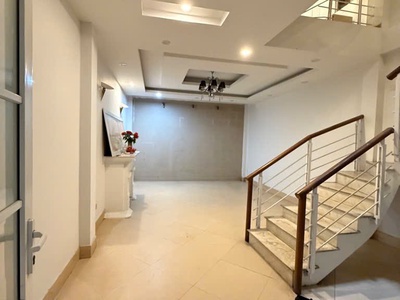 Văn Cao 60m2 x Mặt tiền 4.7M - 2 mặt thoáng - Ô chờ thang máy - Cách mặt phố 15M - Ô tô dừng đỗ 6