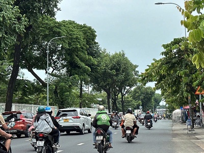 Giảm 3 tỷ còn 27 tỷ đường 16m nguyễn kiệm 127m2 ngang 6.5m 6 lầu t.máy ngay bv 175. 0