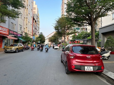 Giảm 3 tỷ còn 27 tỷ đường 16m nguyễn kiệm 127m2 ngang 6.5m 6 lầu t.máy ngay bv 175. 1