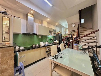 Bán nhà nhà 4 tầng hẻm 4m nguyễn đình chiều phường bàn cờ,chỉ 7tỷ hơn 2