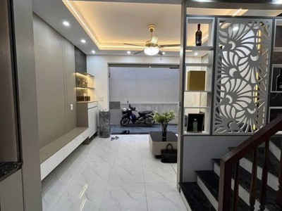 Bán gấp - nhà ngọc thụy - bồ đề  diện tích 45m    5 tầng   nhà mới đẹp   gần ô tô   giá chỉ hơn 6 1