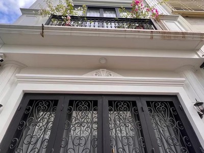 Chủ cần bán gấp nhà 52m2 phố trường lâm, 5 tầng, mt 5m thang máy, ô tô vào nhà .chỉ 9.x tỷ 0