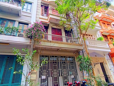 Bán nhà hoàng cầu   cách phố 5 nhà   gara ô tô   mặt tiền 5m   55m  x 5t   19 tỷ 0
