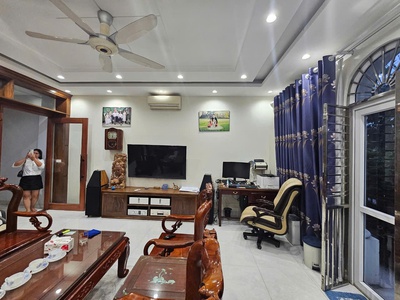 Bán liền kề 83m giá 18 tỷ ngô thì nhâm hà đông  ô tô tránh kinh doanh 0