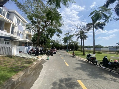 Bán nhà mặt phố q.9, 115m , 3 tầng, 8.7 tỷ, sổ hồng 4