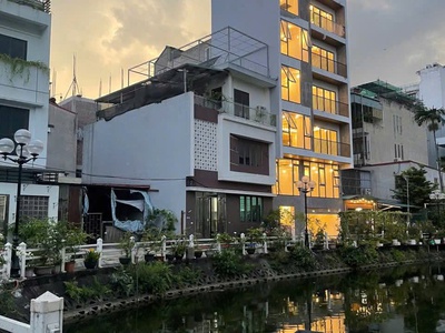 Nhà đẹp phường bồ đề- mặt hồ- oto chạy vòng quanh- gara- thang máy 4