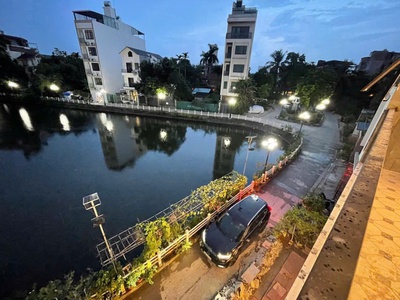 Nhà đẹp phường bồ đề- mặt hồ- oto chạy vòng quanh- gara- thang máy 3
